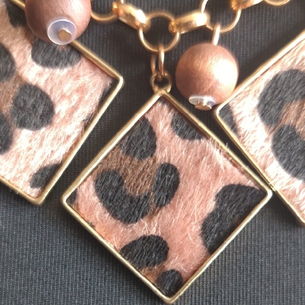 Animal print Statement Necklace - Picture 2 of 4